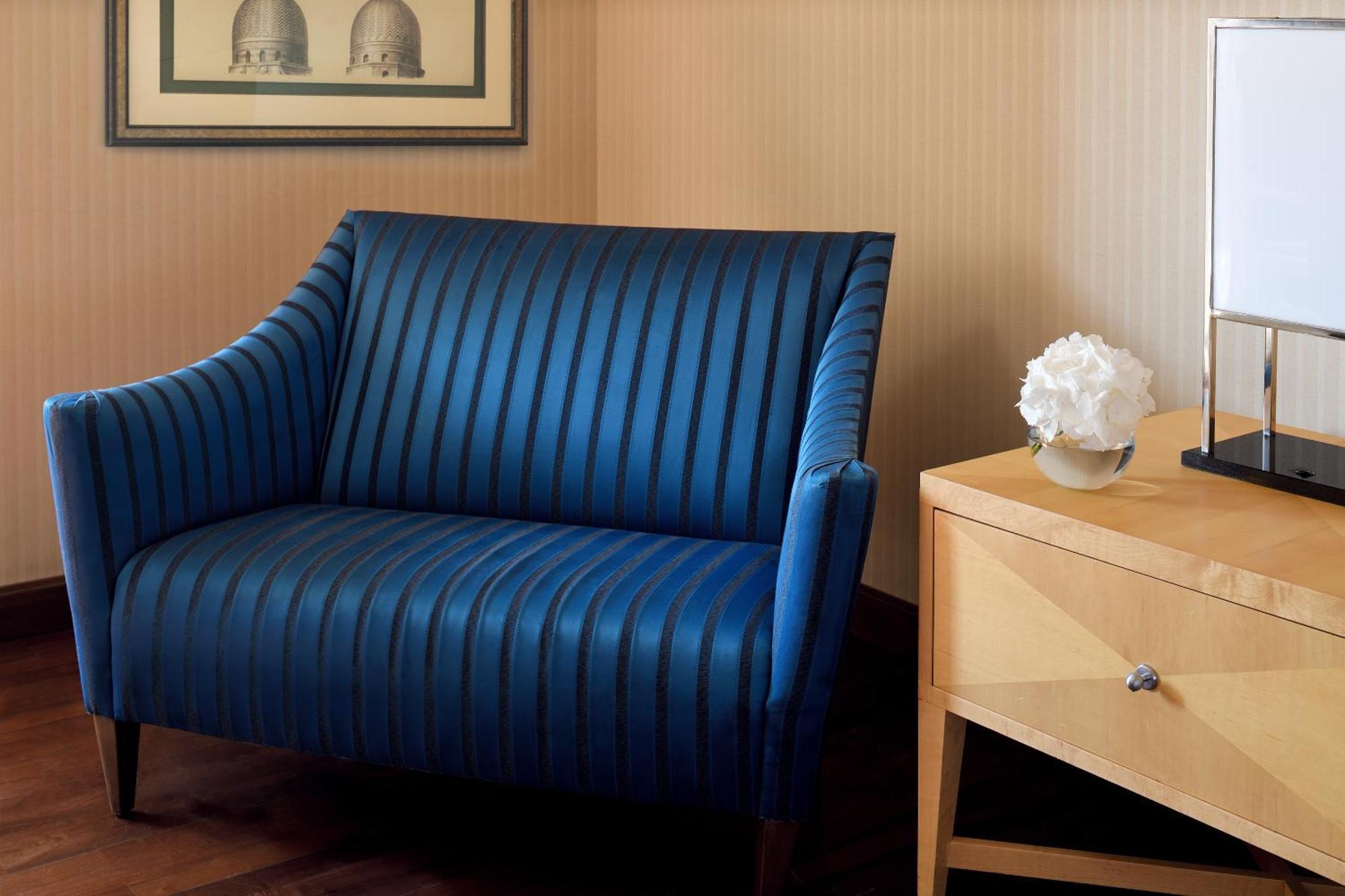 Intercontinental Riyadh By Ihg Eksteriør bilde A chair